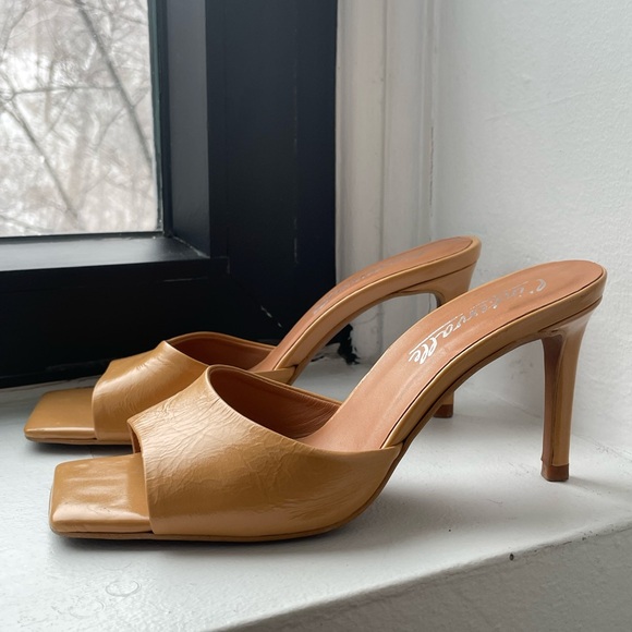L'INTERVALLE Camel Heels - Picture 3 of 7